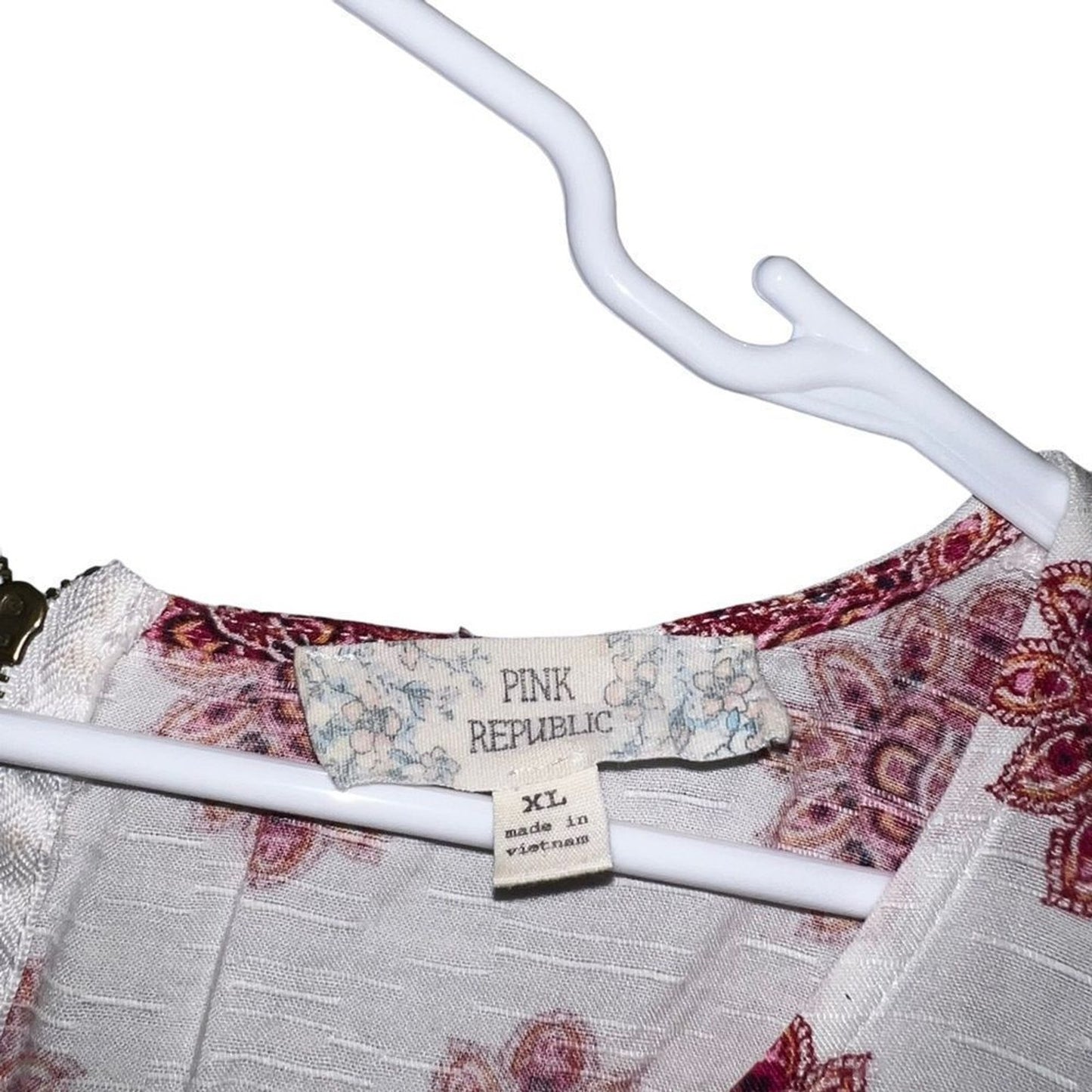 Pink Republic Blouse Womens XL White Red Medallion Print Hi-Low Back Zip