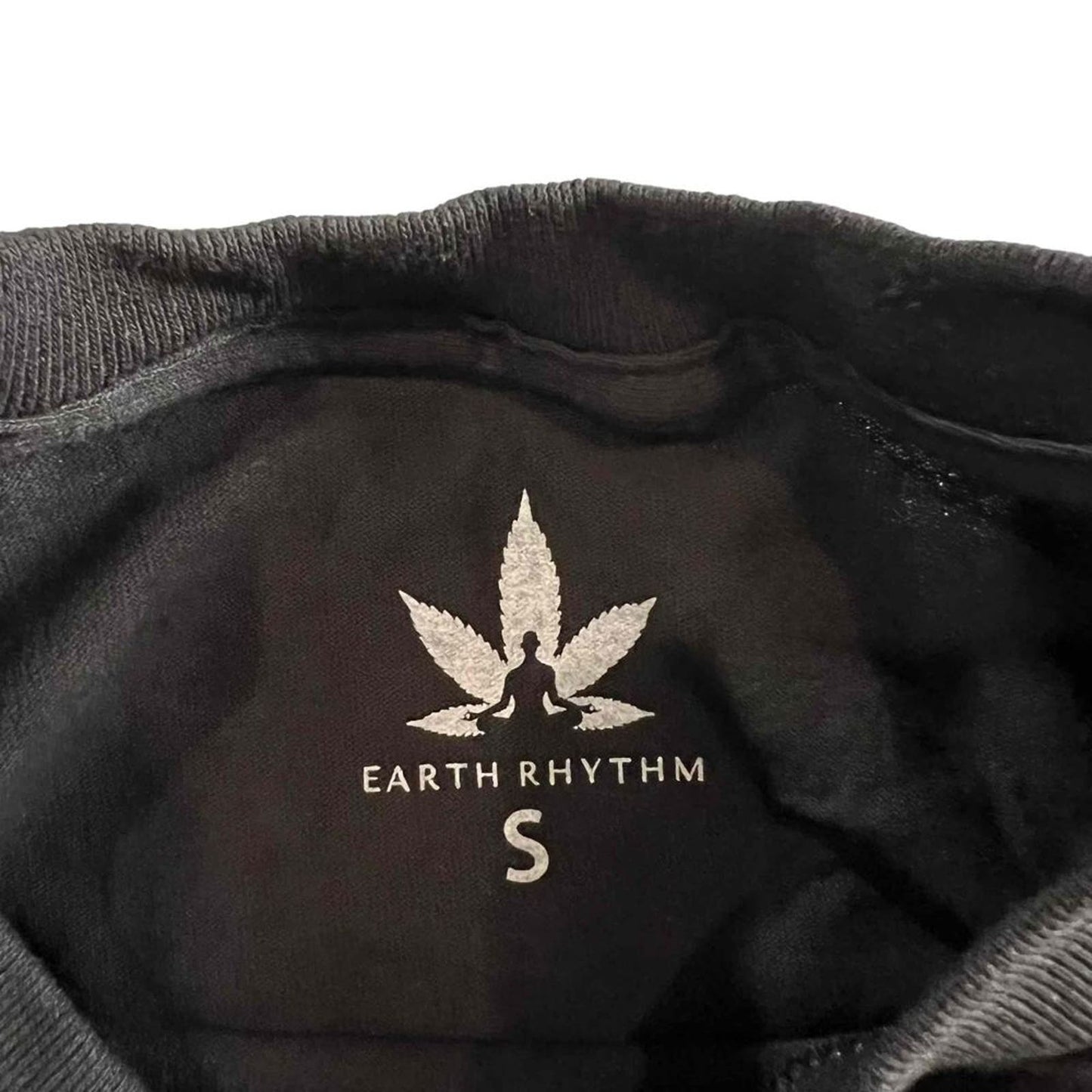 Earth Rhythm Men's Black Graphic Print Crew Neck Short Sleeve T-Shirt Size Small