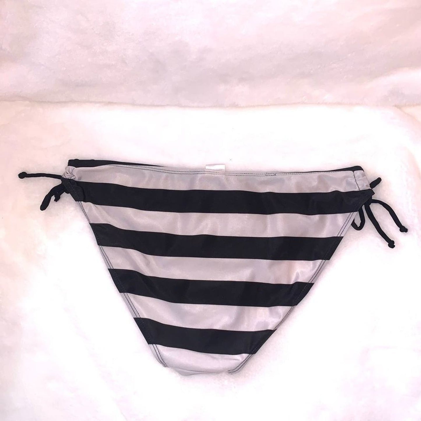 Set 3 Xhilaration bikini bottoms L