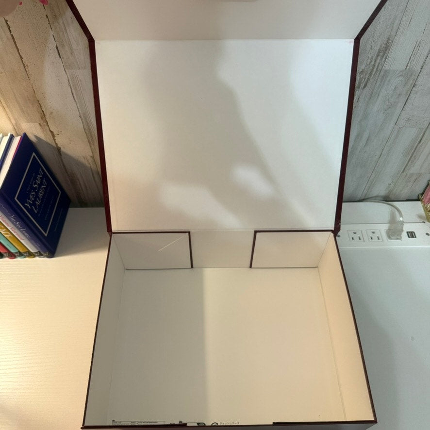 Gucci Large Burgundy Glossy Magnetic Gift Presentation Box w/ Lid White