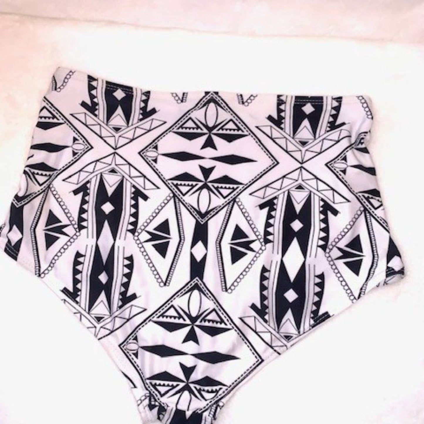 Set 2 No Boundaries High Waisted bikini bottoms L