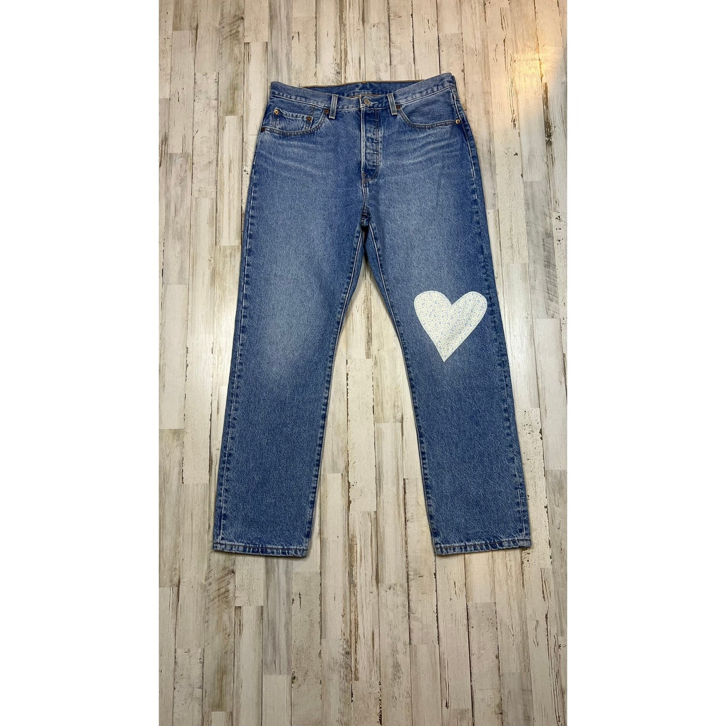 Levi's Women's Size 3 501 Original Straight Jeans Heart Patch Medium Wash