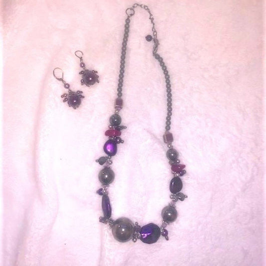 Purple/silver chunky beaded necklace 