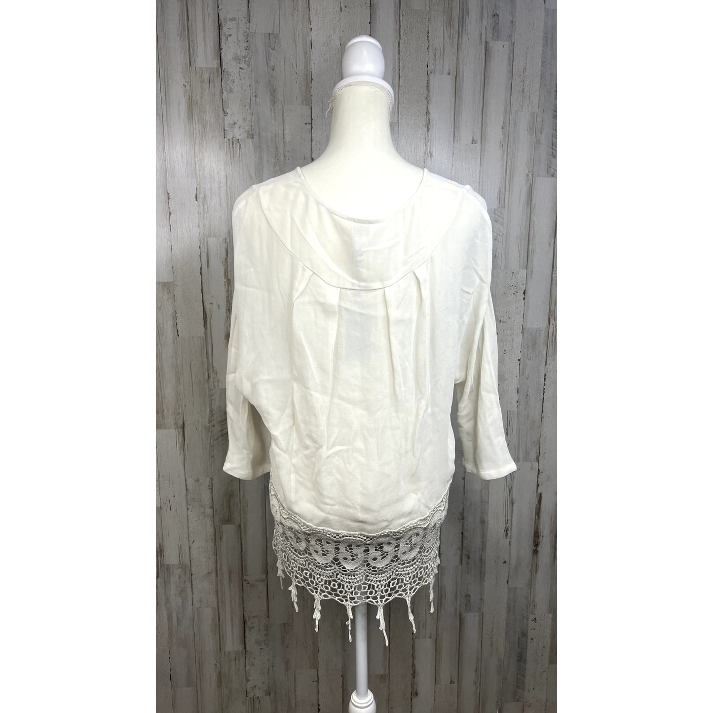 Chico's Women's White Lace-Hem Dolman Sleeve Blouse Size 1 Casual Spring Top