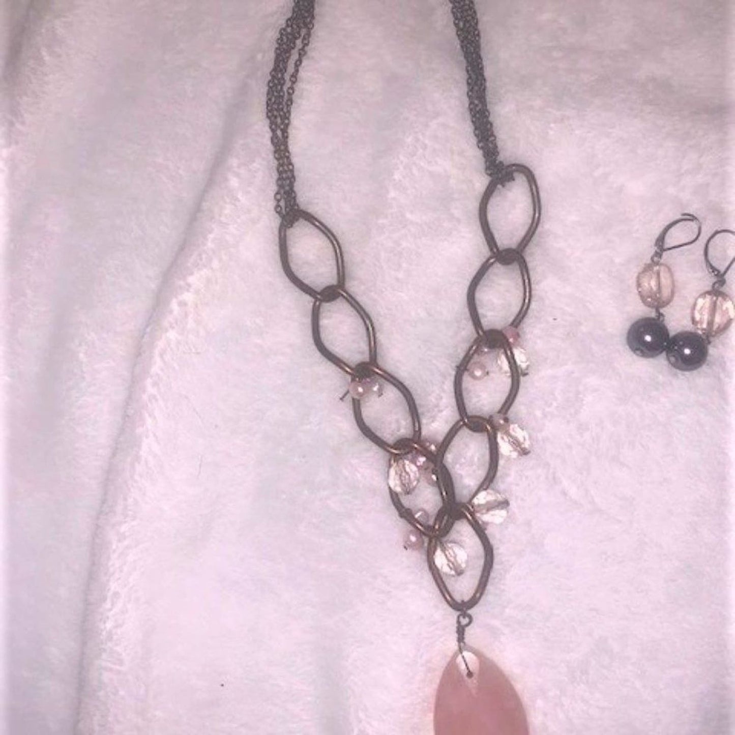 Pink stone pendant necklace 