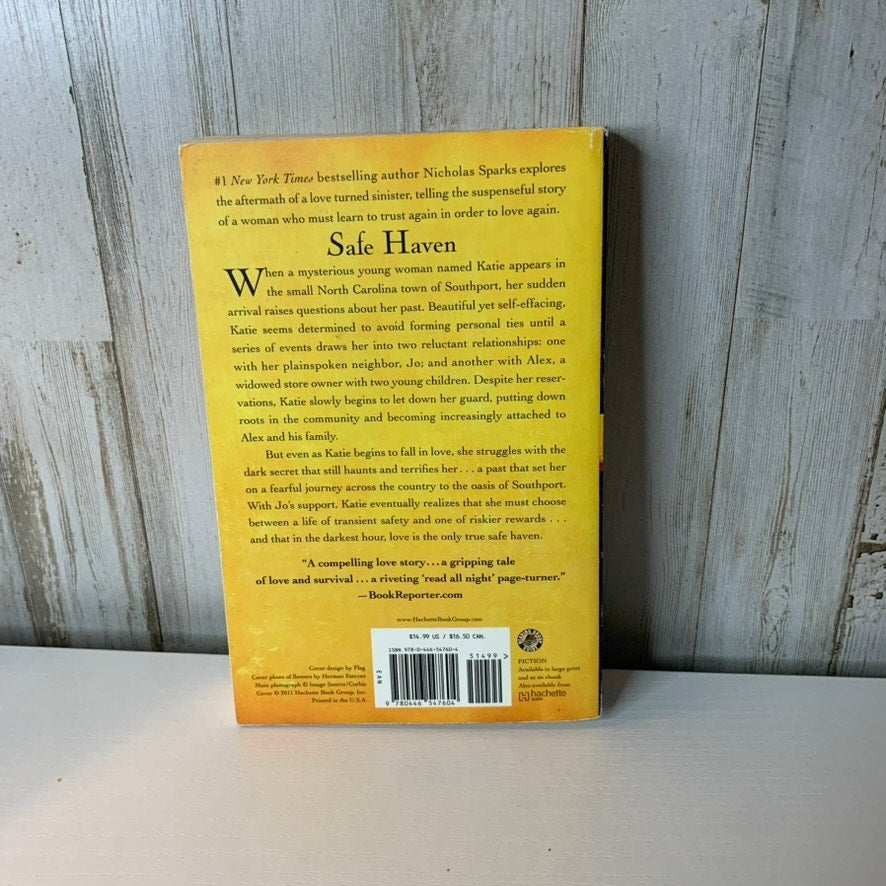 Safe Haven Paperback Novel by Nicholas Sparks 343 Pages #1 NYT Bestseller