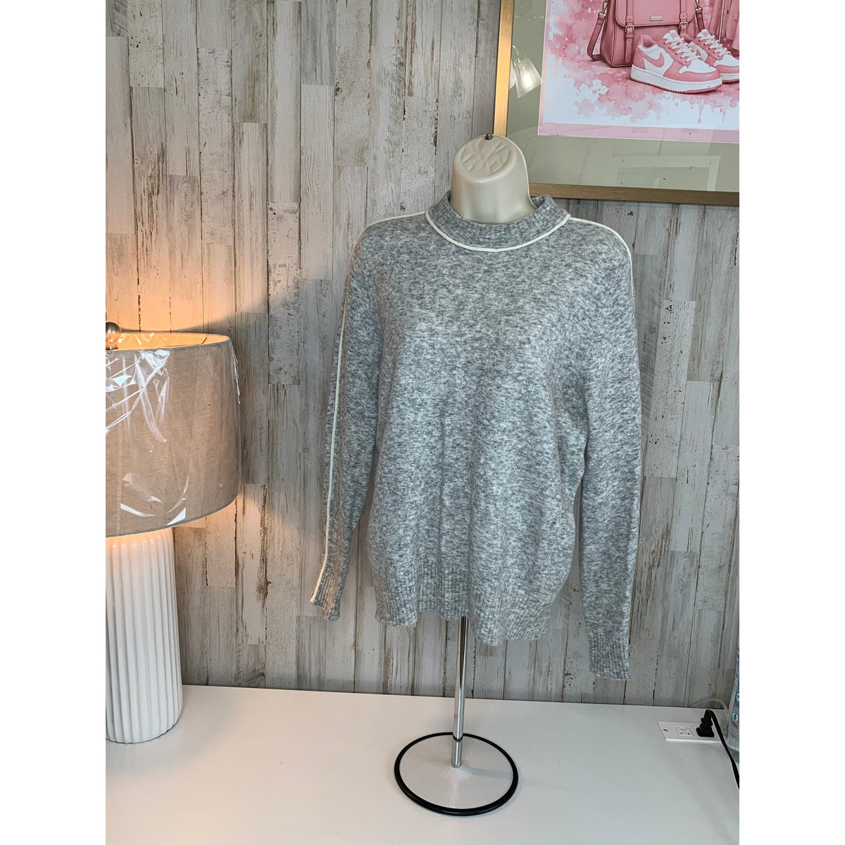 Athleta Sweater Womens Medium Gray Crew Neck Pullover White Trim