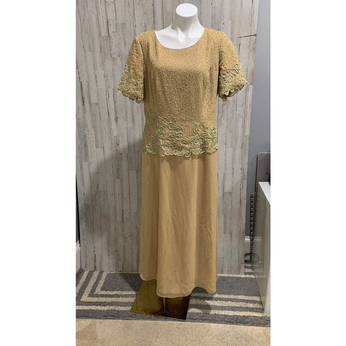 Forever Yours Dress Size 8 Gold Beaded Lace Overlay Formal