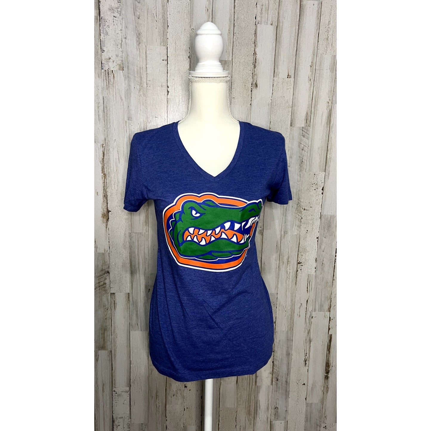 Box Seat Clothing Co. Women's Florida Gators V-Neck Blue T-Shirt Size Small