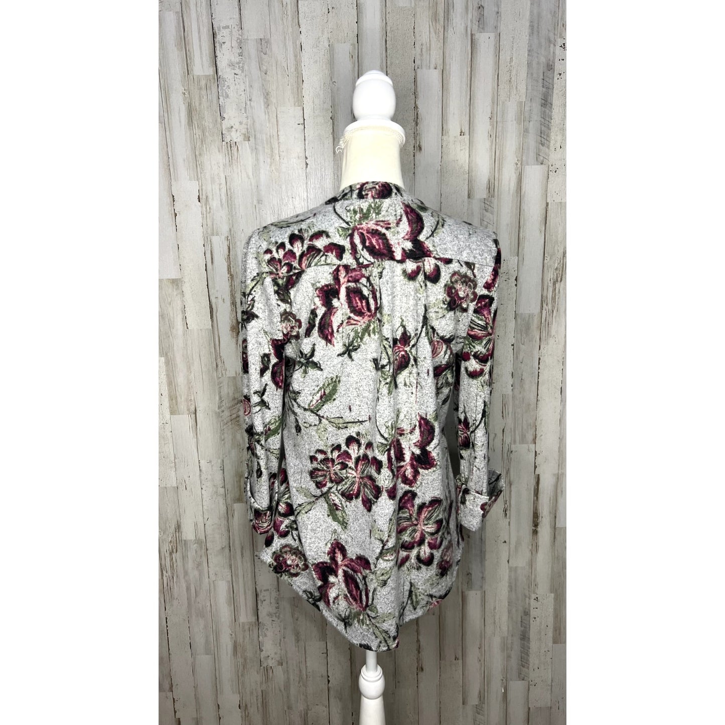 Kim Rogers Women's Size Medium Gray Floral 3/4 Sleeve V-Neck Blouse