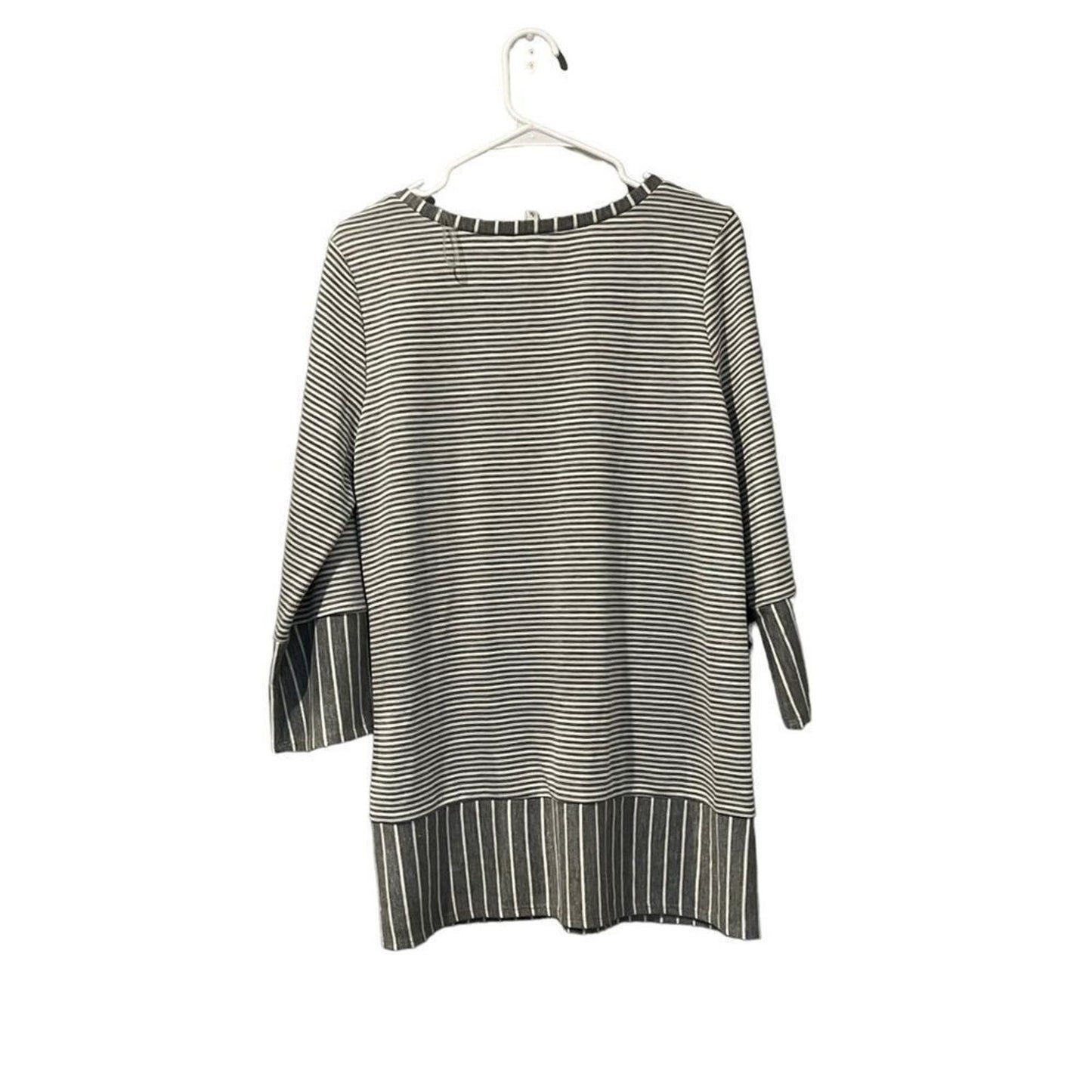 Chaus New York Women's Size Large Grey & White Stripped Sweater