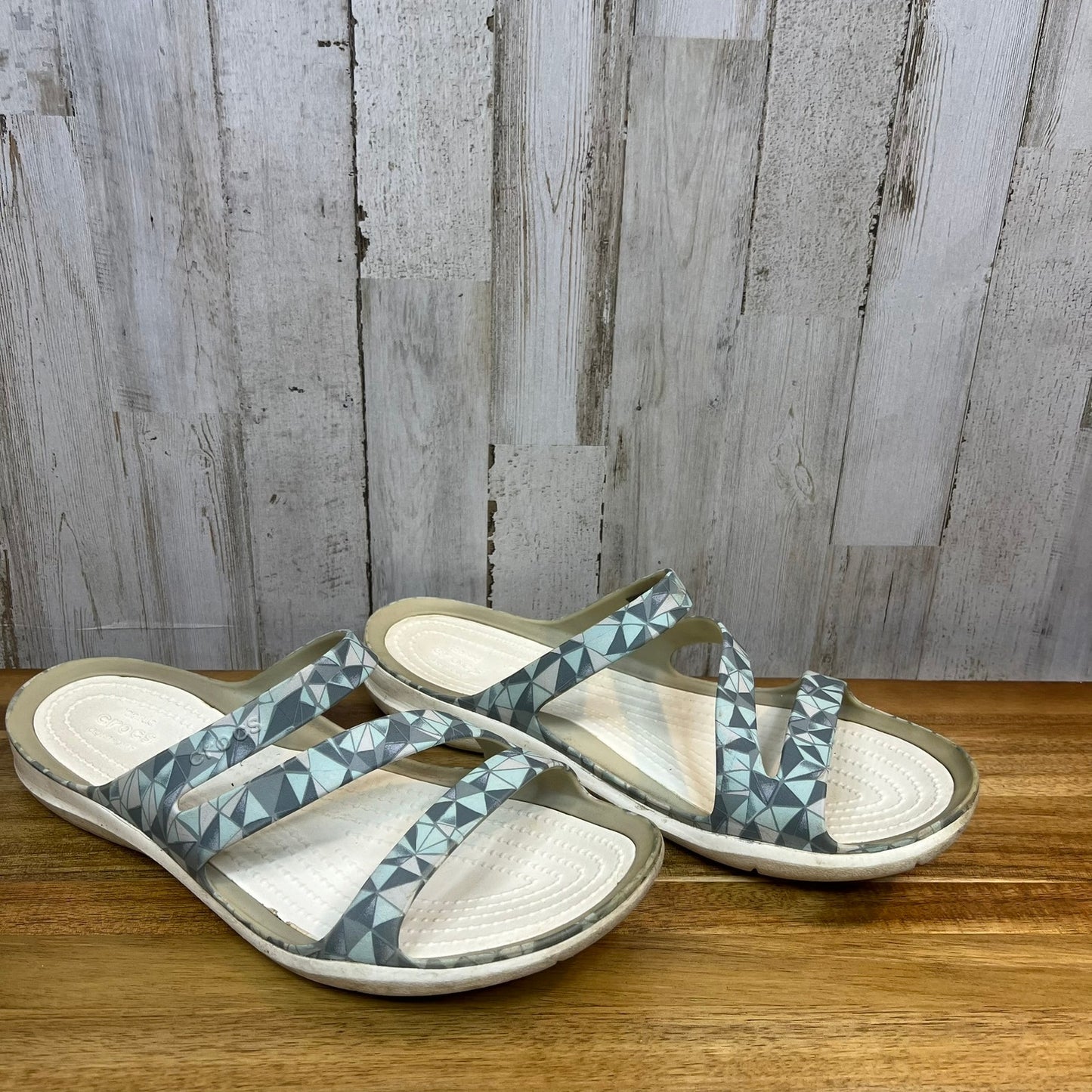 Crocs Women's Slingback Sandals Size 10 Gray w Green Triangle Straps Lightweight