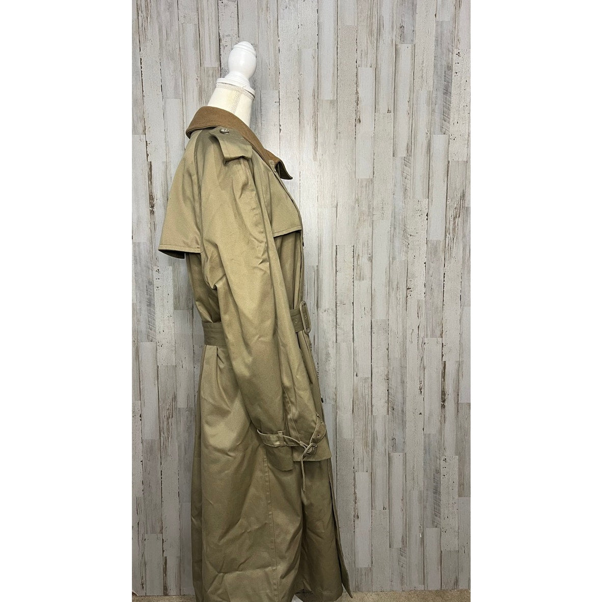 London Towne Men's Tan Trench Coat Size 46 Double-Breasted Belted