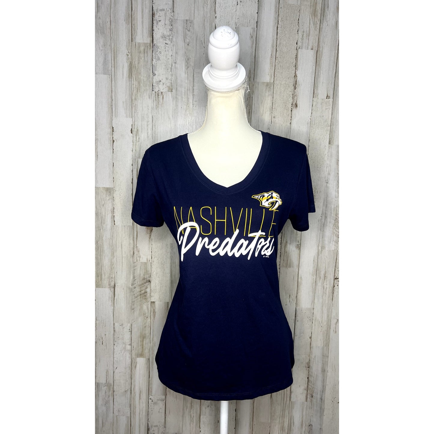 NWT NHL Nashville Predators Women's Large Navy V-Neck Short Sleeve T-Shirt