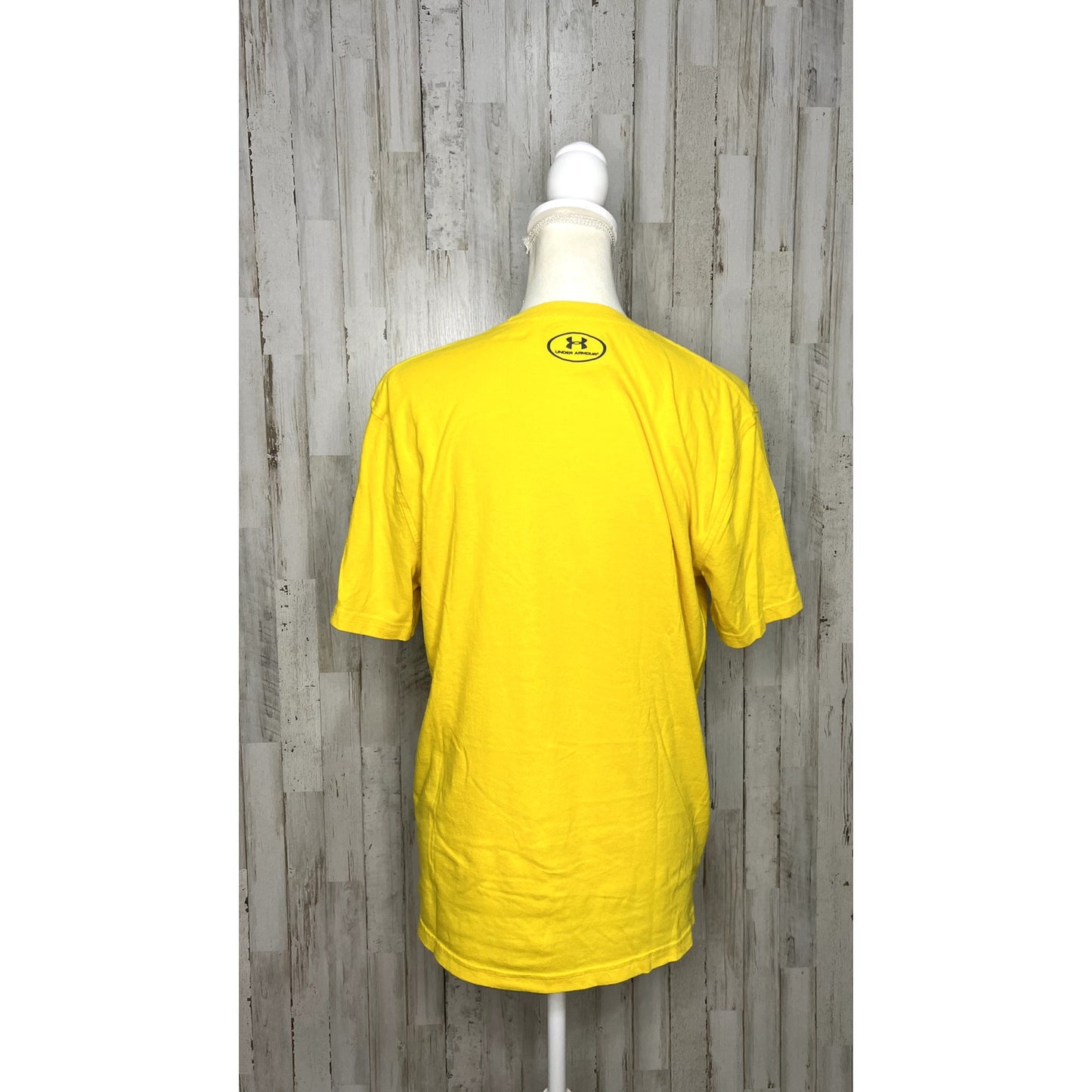 Golden State Warriors Men's Yellow T-Shirt Size Medium Under Armour Casual