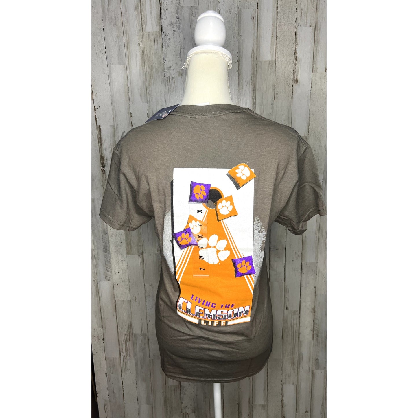 NWT Clemson Tigers "Living the Clemson Life" Cornhole Board Short Sleeve T-Shirt
