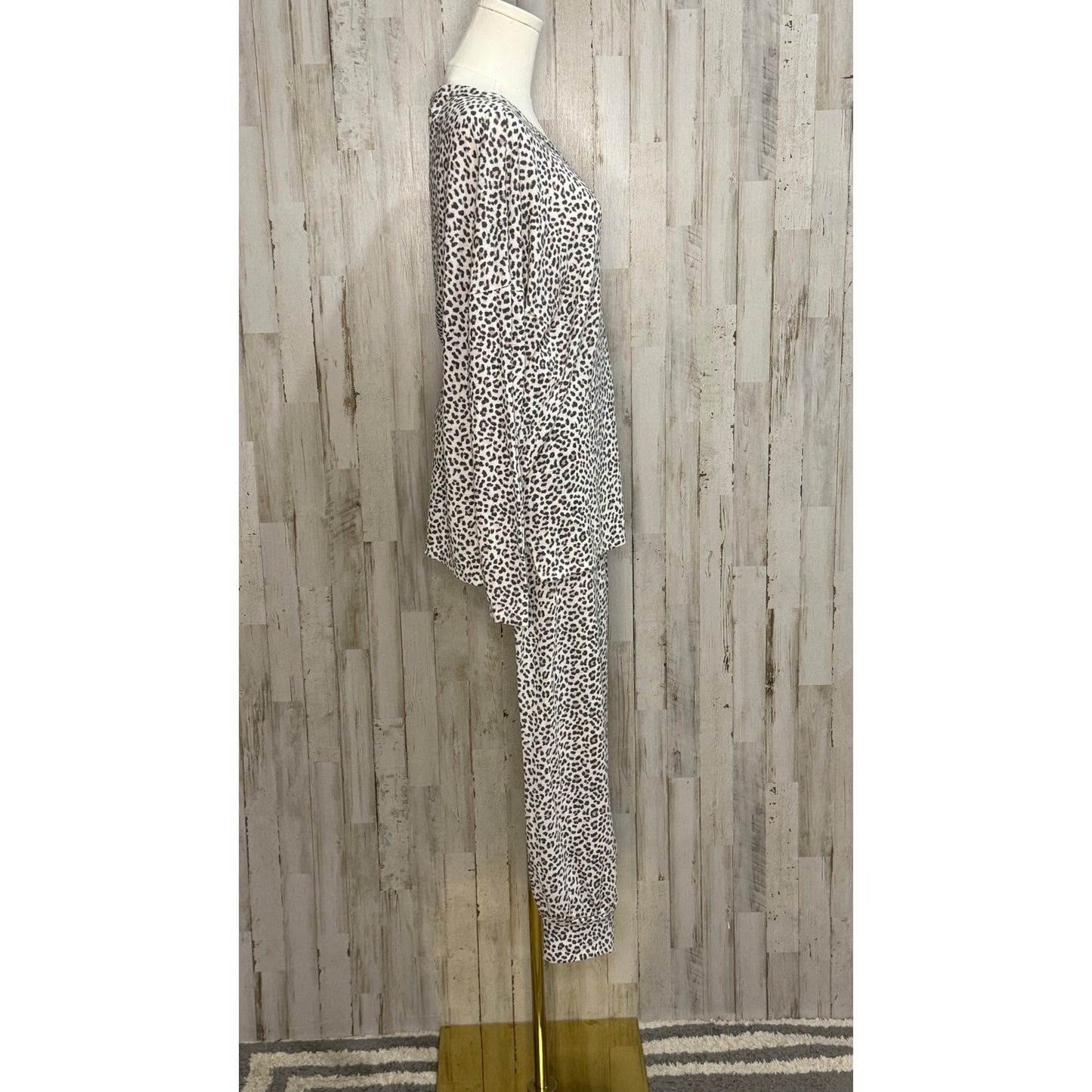 Victoria's Secret Women's XL Leopard Print Pajama Set Long Sleeve