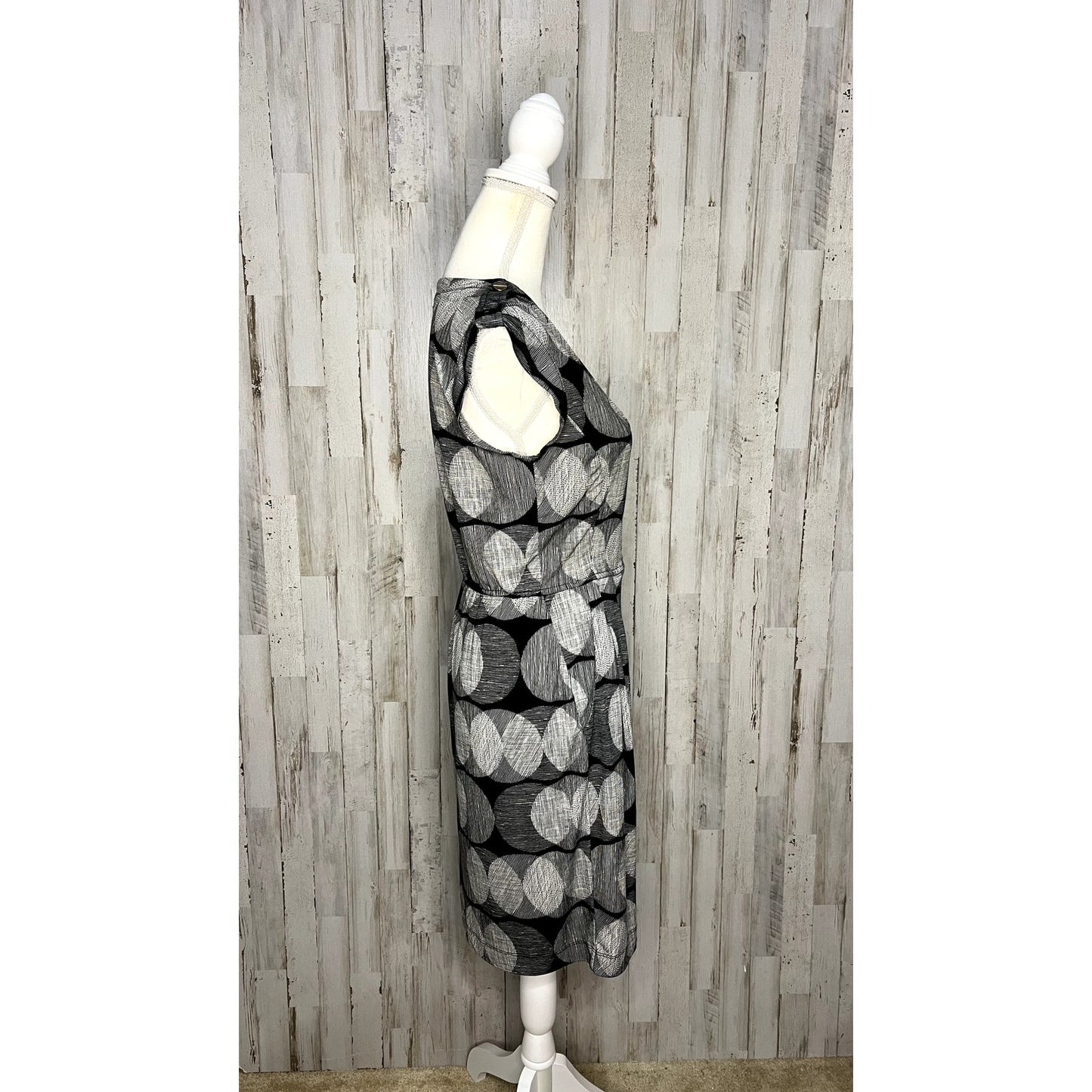 Banana Republic Women's XS Black & White Circular Knee Length Dress