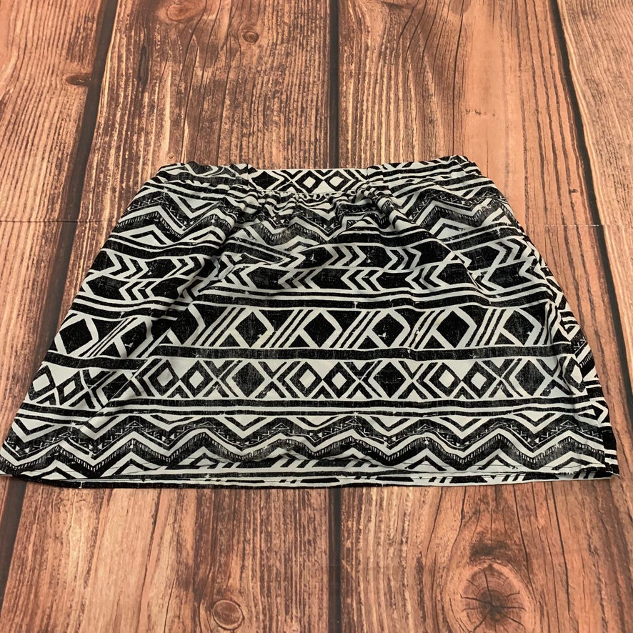 BCX Black White Aztec Print Flounce Mini Skirt Size Medium