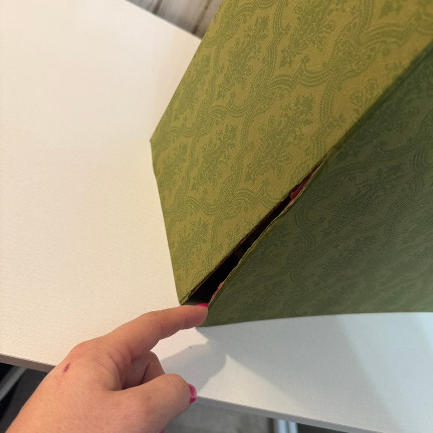 Gucci Green Damask Presentation Gift Storage Box Hinged Lid 27x19x7 DAMAGED