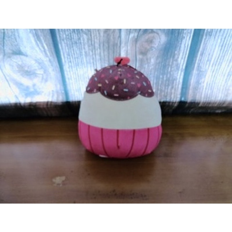 Squishmallows Elpha Strawberry Cupcake Plush Pink Valentine's Day 8"
