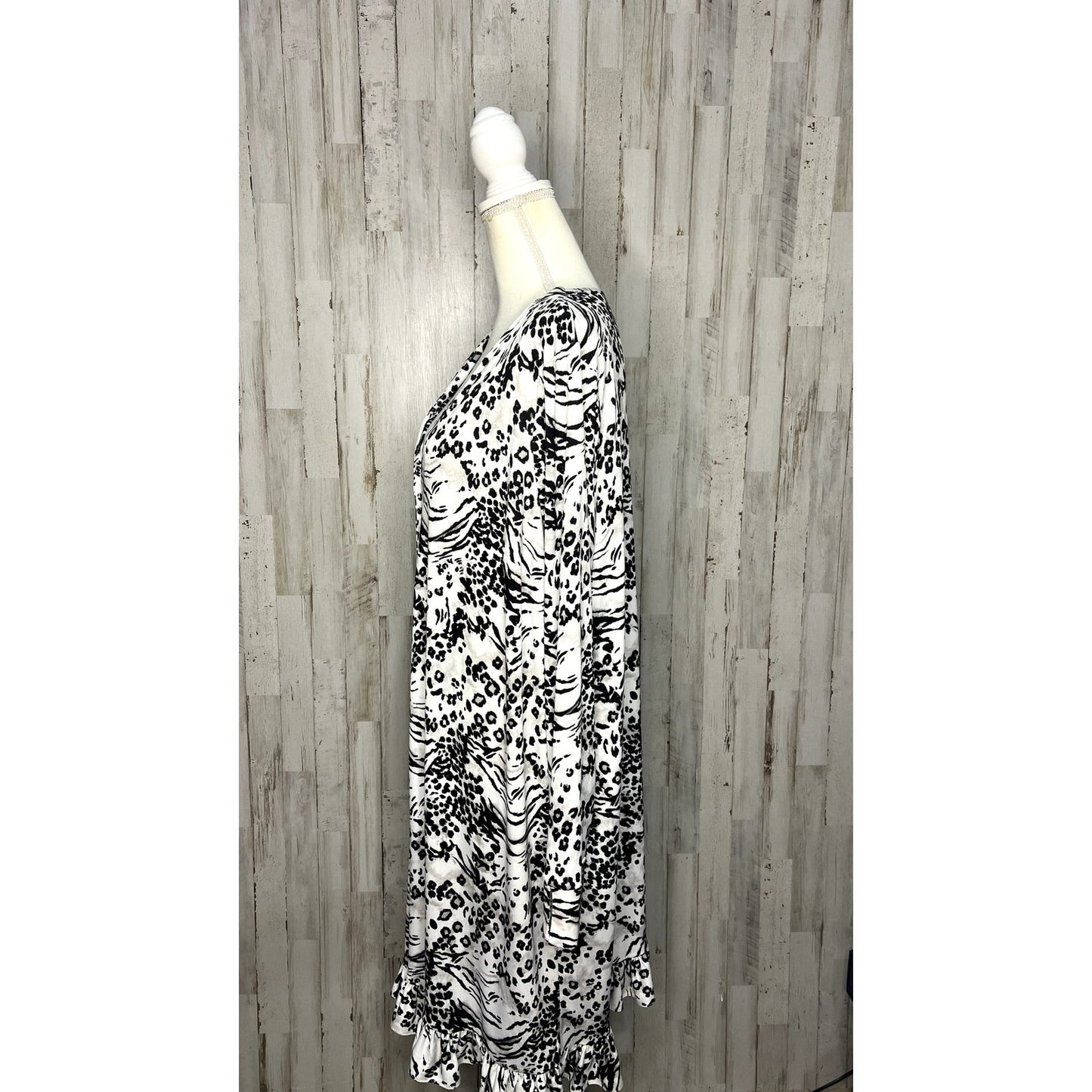ASOS DESIGN Women's Size 16 Black Animal Print Long Sleeve Button Front Dress
