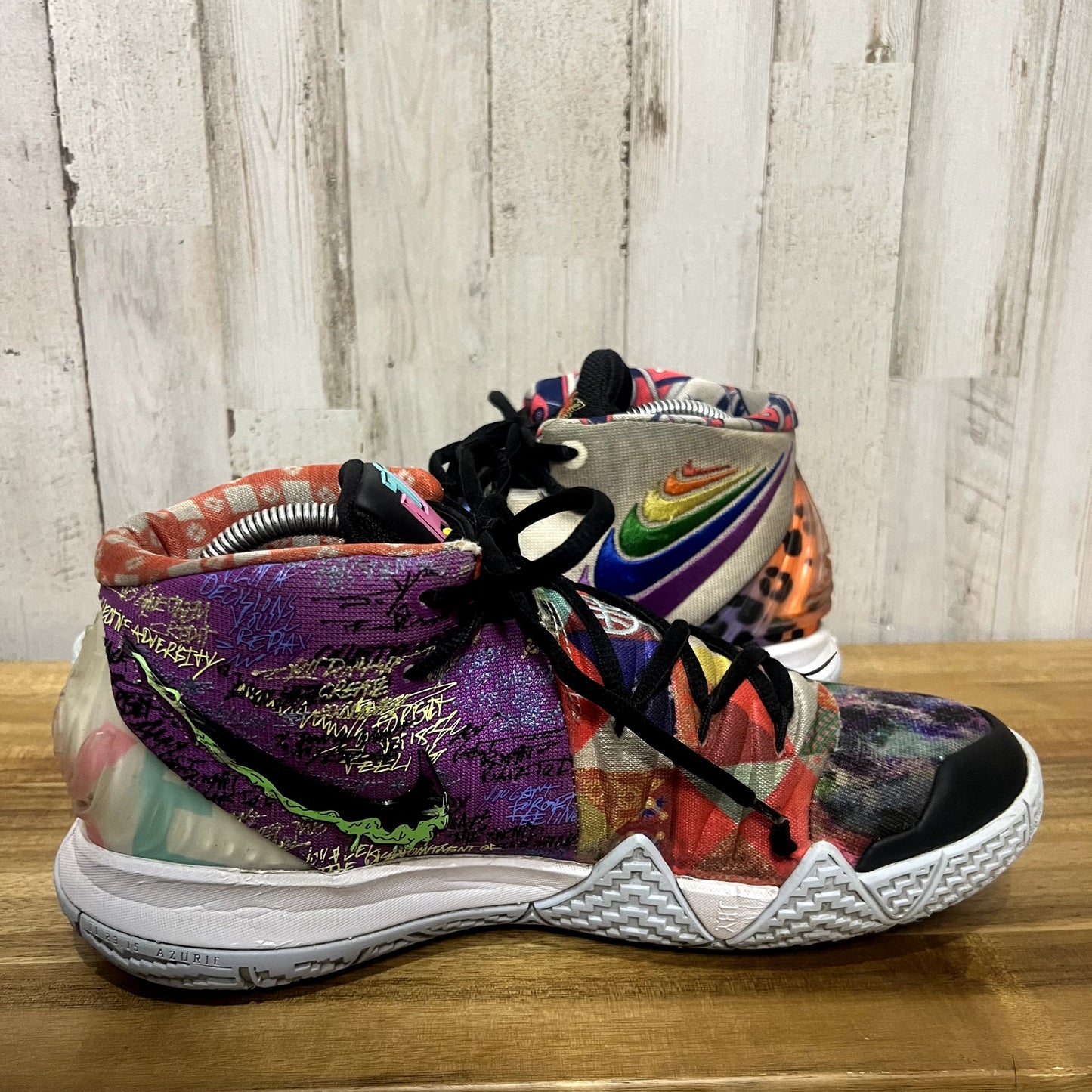 Nike Men's Size 8.5 Kybrid S2 "What The Kyrie" Pineapple House Spongebob Sneaker