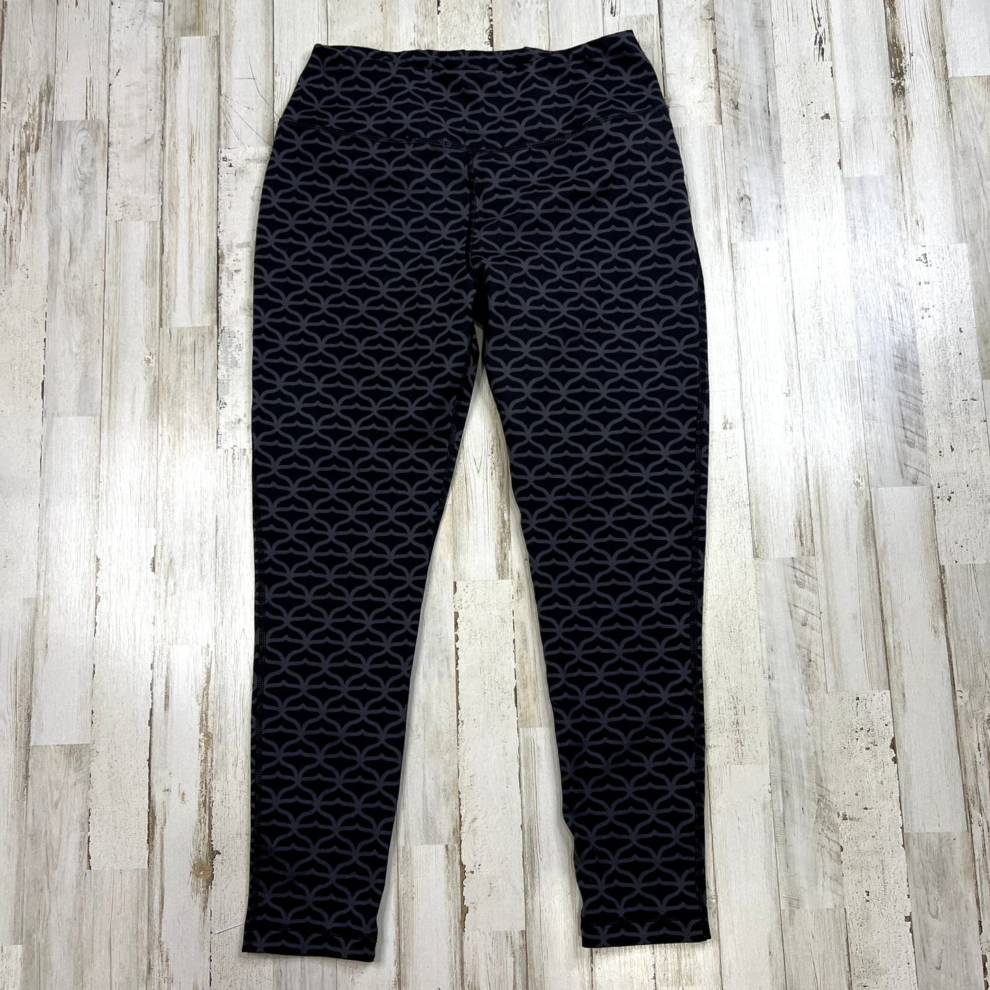 Vineyard Vines Womens Medium Cropped Performance Leggings Black Whale Tail Print