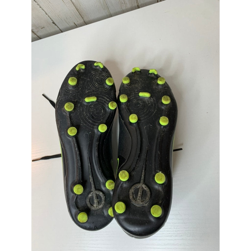 Nike Jr Tiempo Legend Soccer Cleats Black/Volt Size 3.5Y