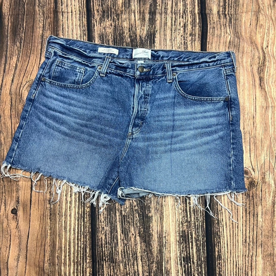 Universal Thread Women's Mis Rise 90s Baggy Denim Shorts Blue Size 16 Raw Hem