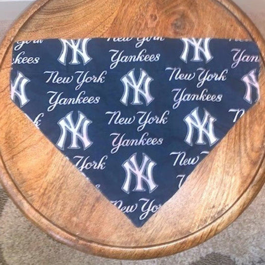 HOST PICK! New York Yankees dog bandana