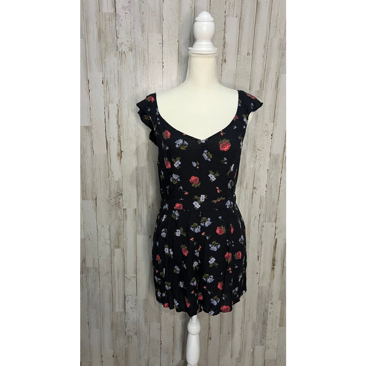 American Eagle Women's Large Black Floral Sleeveless Romper Casual