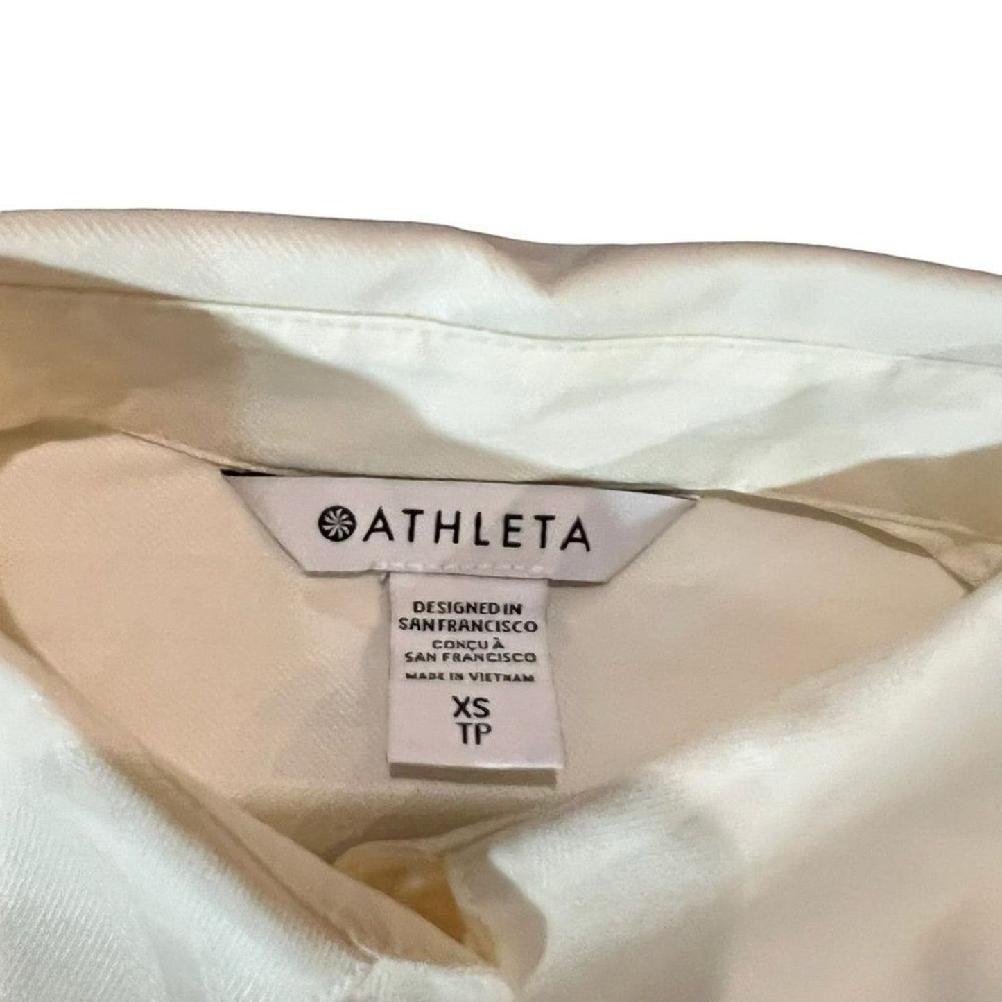 NWT Athleta Urbanite Textured Top Womens XS Ivory Button Front Long Sleeve