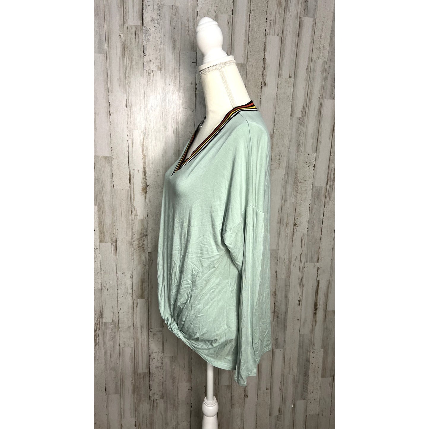 NWT Veveret Women's Mint Green V-Neck Long Sleeve Striped Blouse Size Small