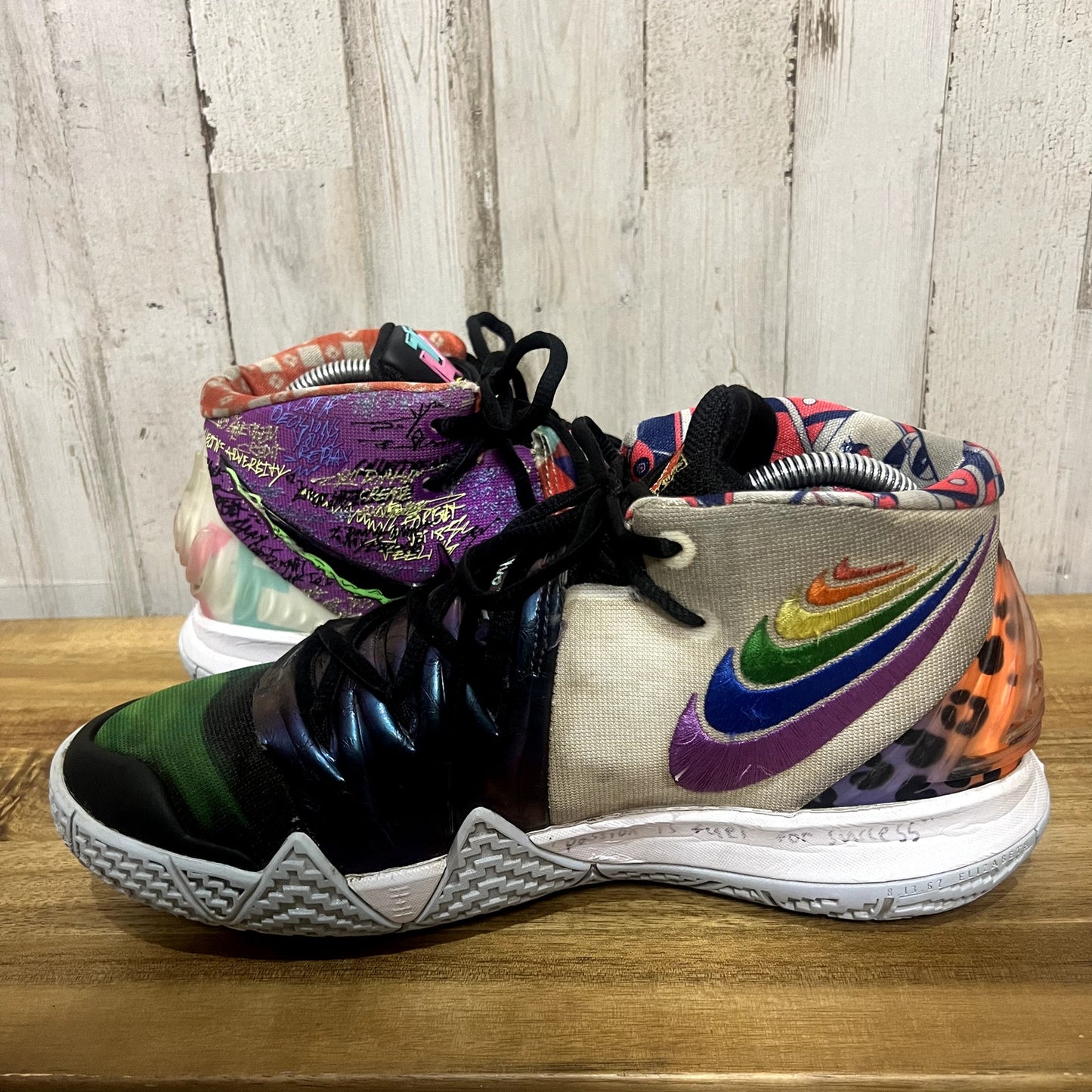Nike Men's Size 8.5 Kybrid S2 "What The Kyrie" Pineapple House Spongebob Sneaker