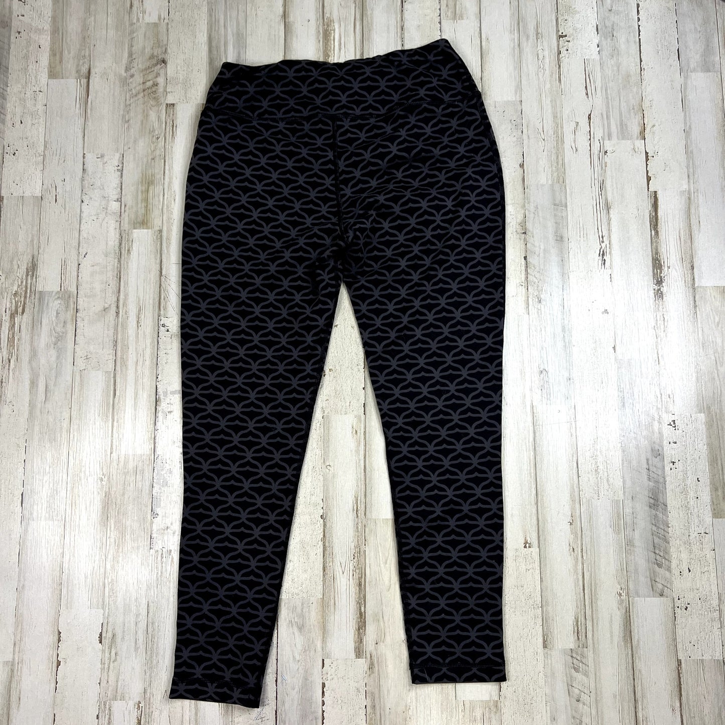 Vineyard Vines Womens Medium Cropped Performance Leggings Black Whale Tail Print