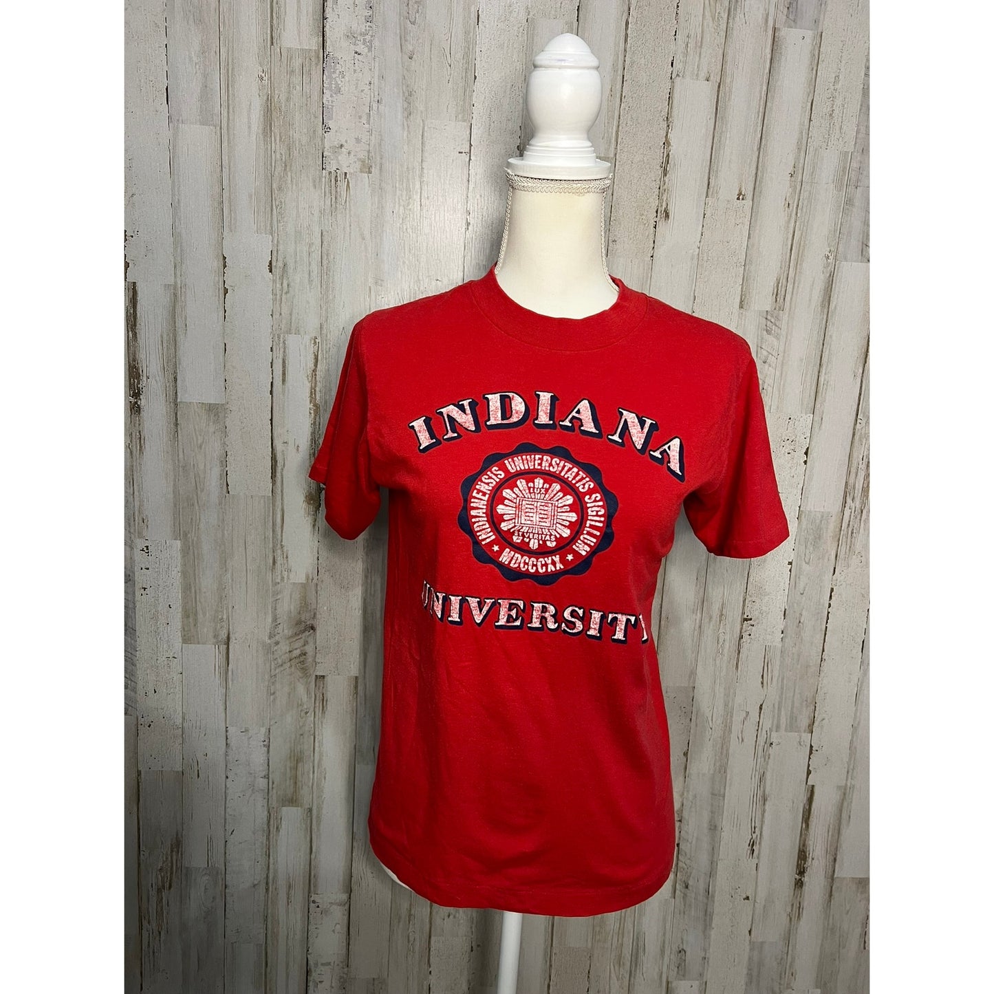 Vintage Indiana University Women's Red Graphic T-Shirt Size Medium 1980s