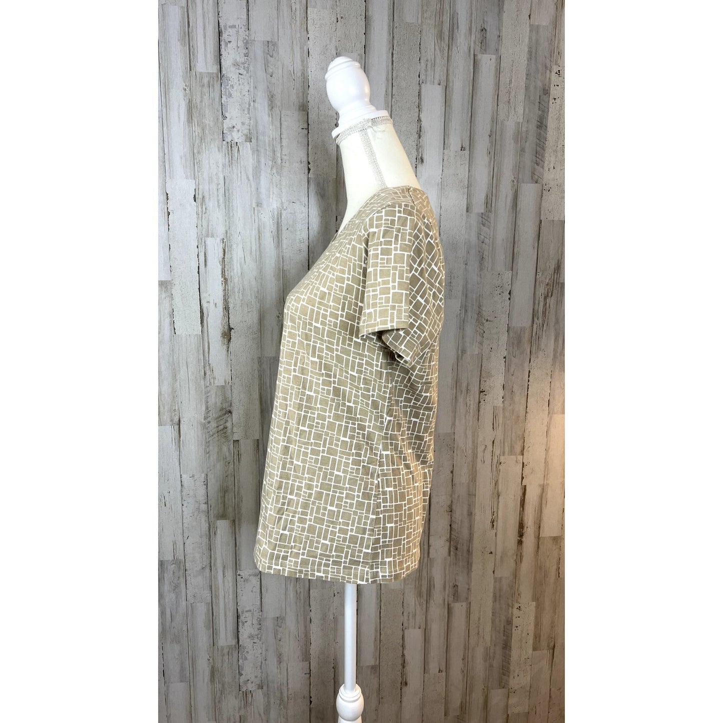 Kim Rogers Women's Medium Beige Geometric Print Short Sleeve Crewneck Top