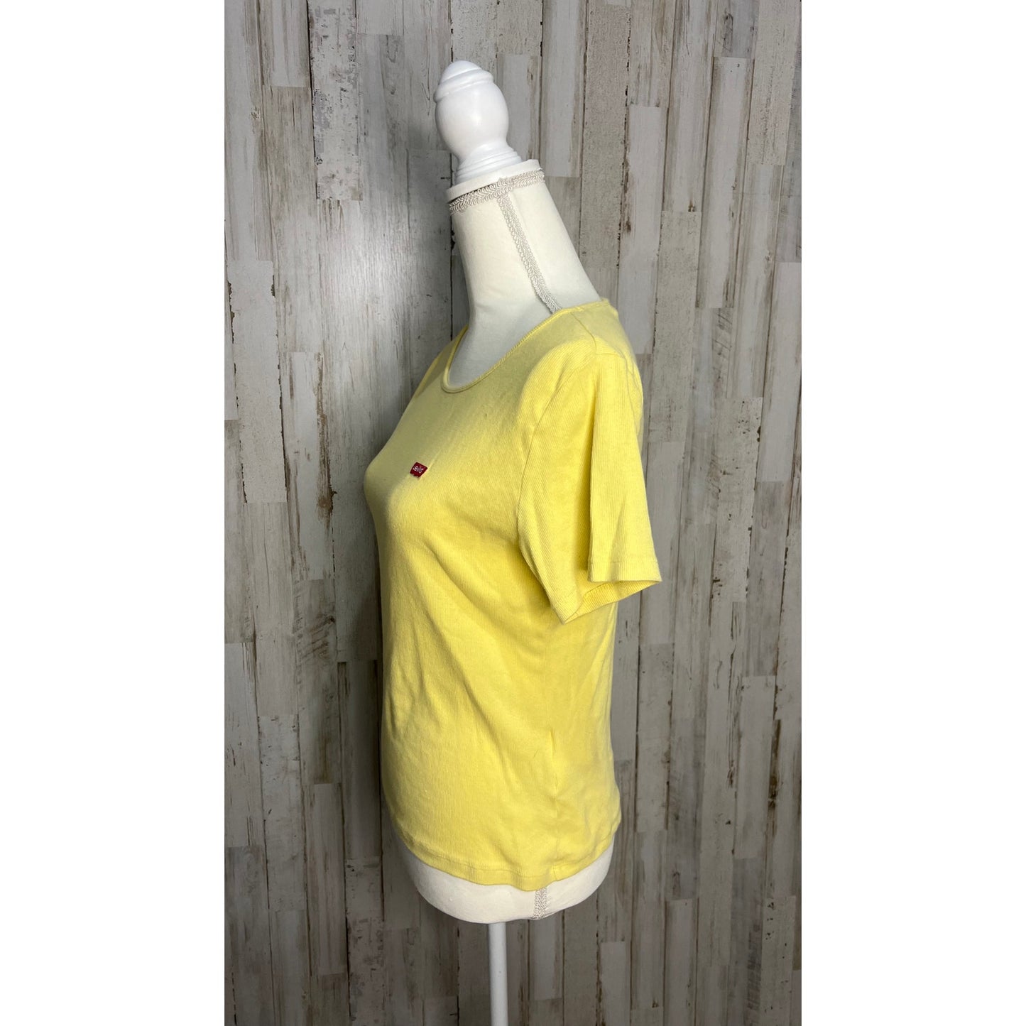 Levi's Women's Size Large Perfect Tee Lemon Yellow Short Sleeve Crewneck Shirt