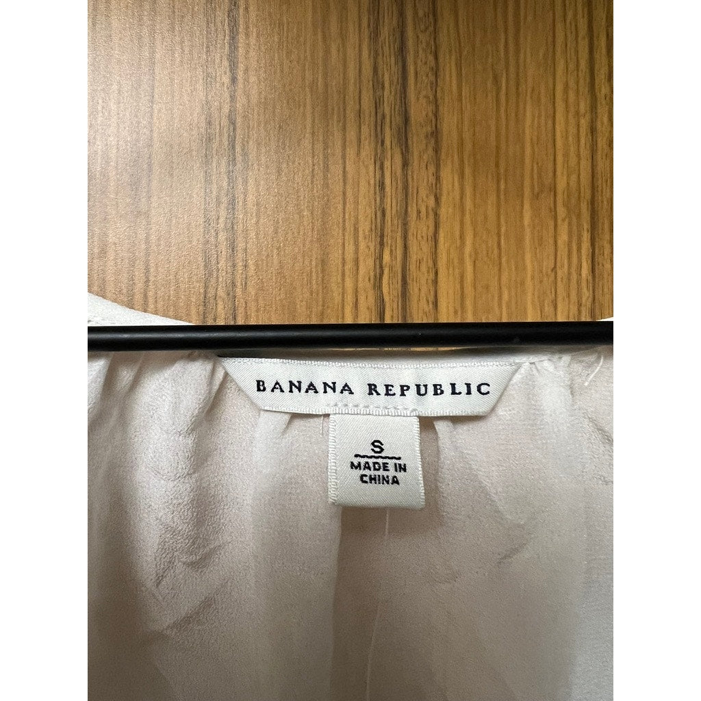 NWT Banana Republic Women's Ivory Ruffle Blouse Size Small Casual Scoop Neck