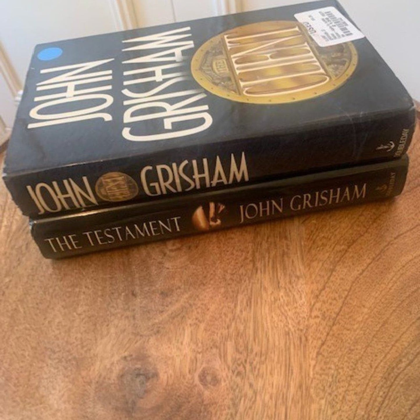 Set 2 John Grisham books The Client/The Testament