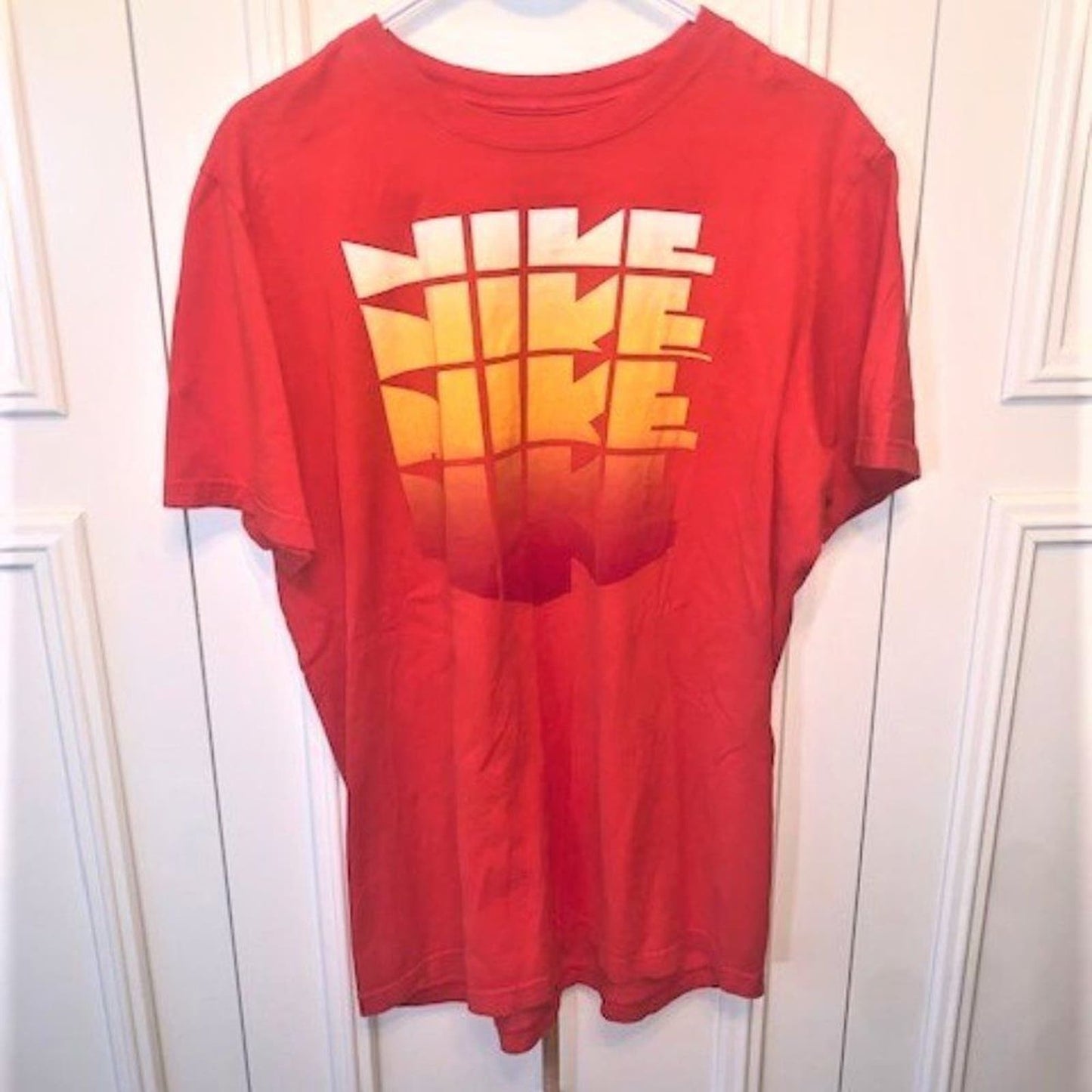 Orange Nike s/s tee with yellow graphic  L EUC