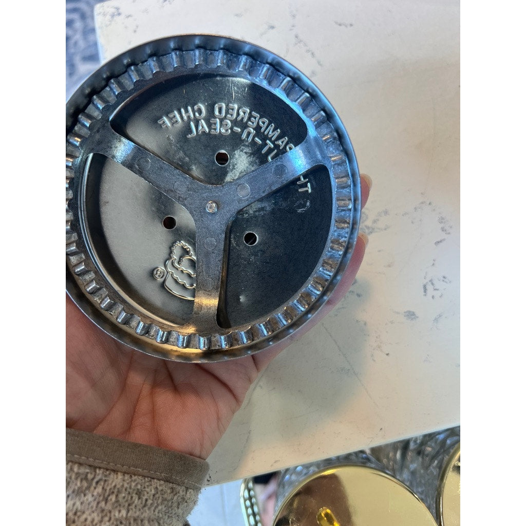 Pampered Chef Cut-N-Seal Round Sandwich Cutter & Sealer Press Silver