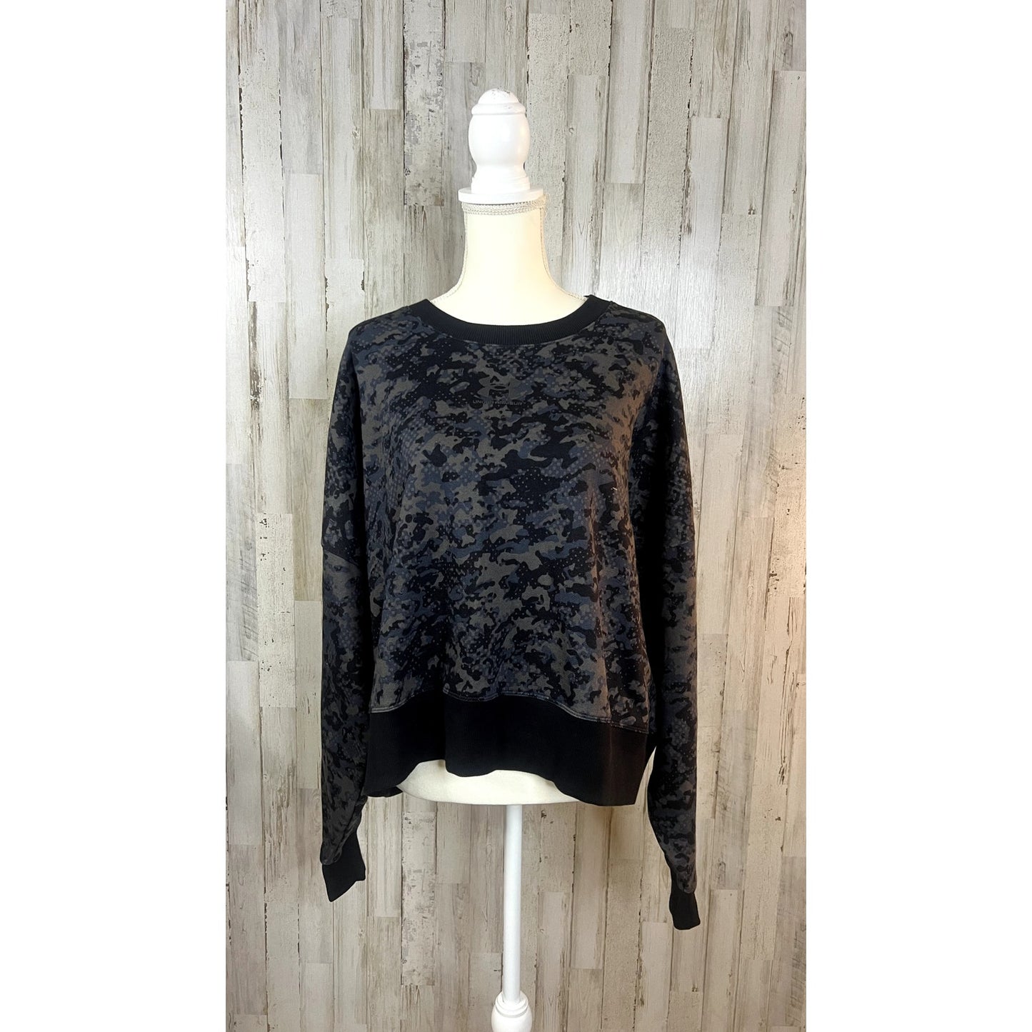 NWT Under Armour Women's XL Black Camo Crewneck Fleece Loose Fitting Sweatshirt