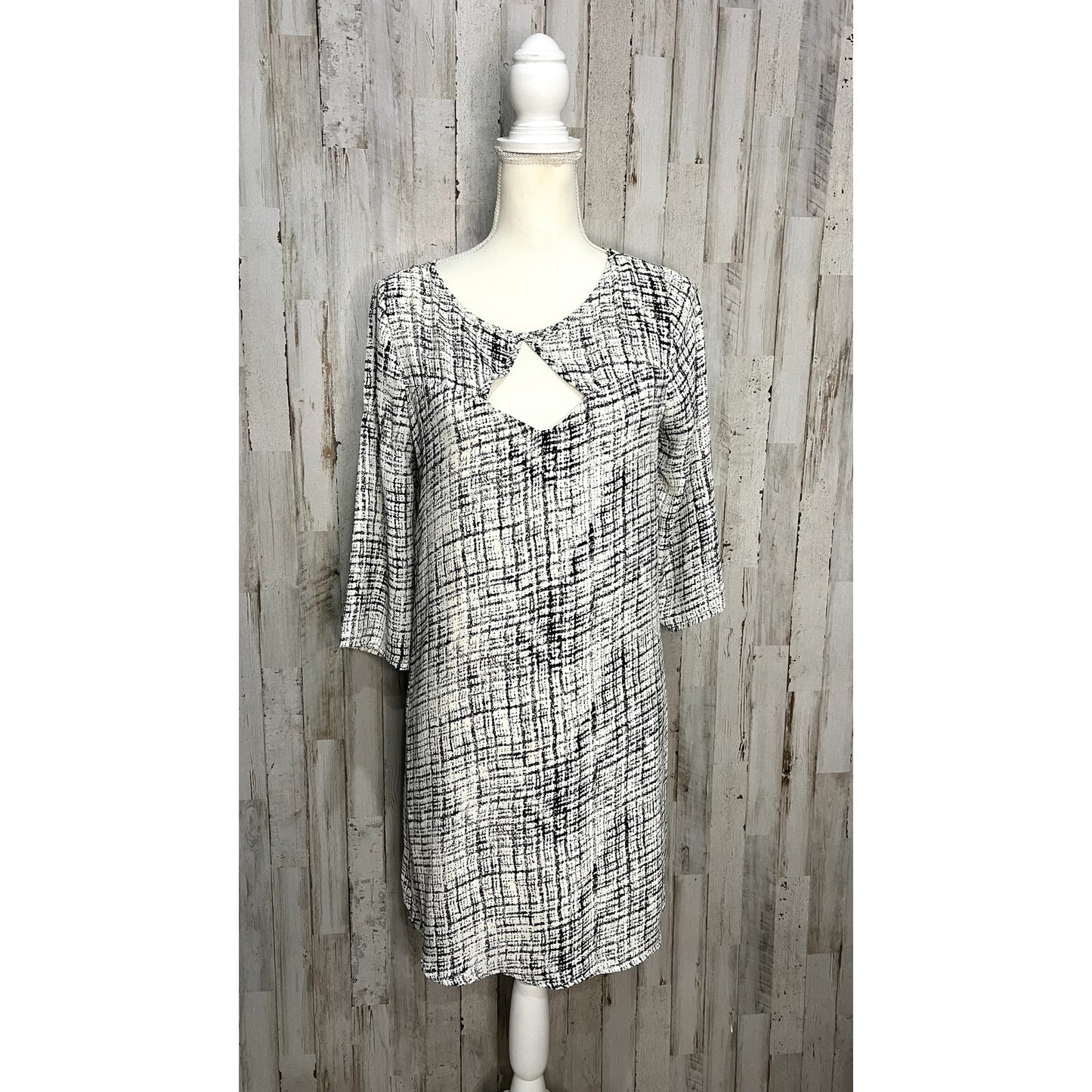 Everly Women's Black Textured Knee-Length Dress Size Medium Casual