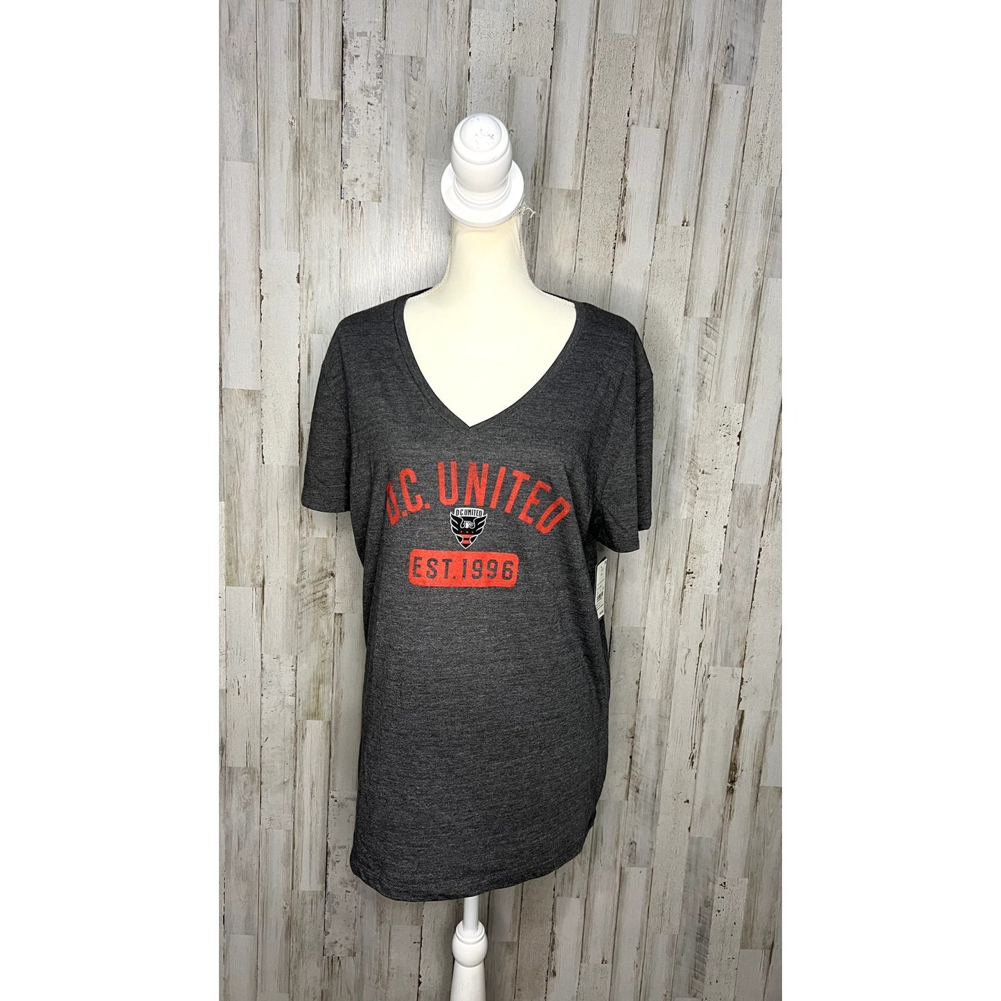 NWT Women's D.C. United V-Neck T-Shirt Gray 2XL Short Sleeve Casual MLS