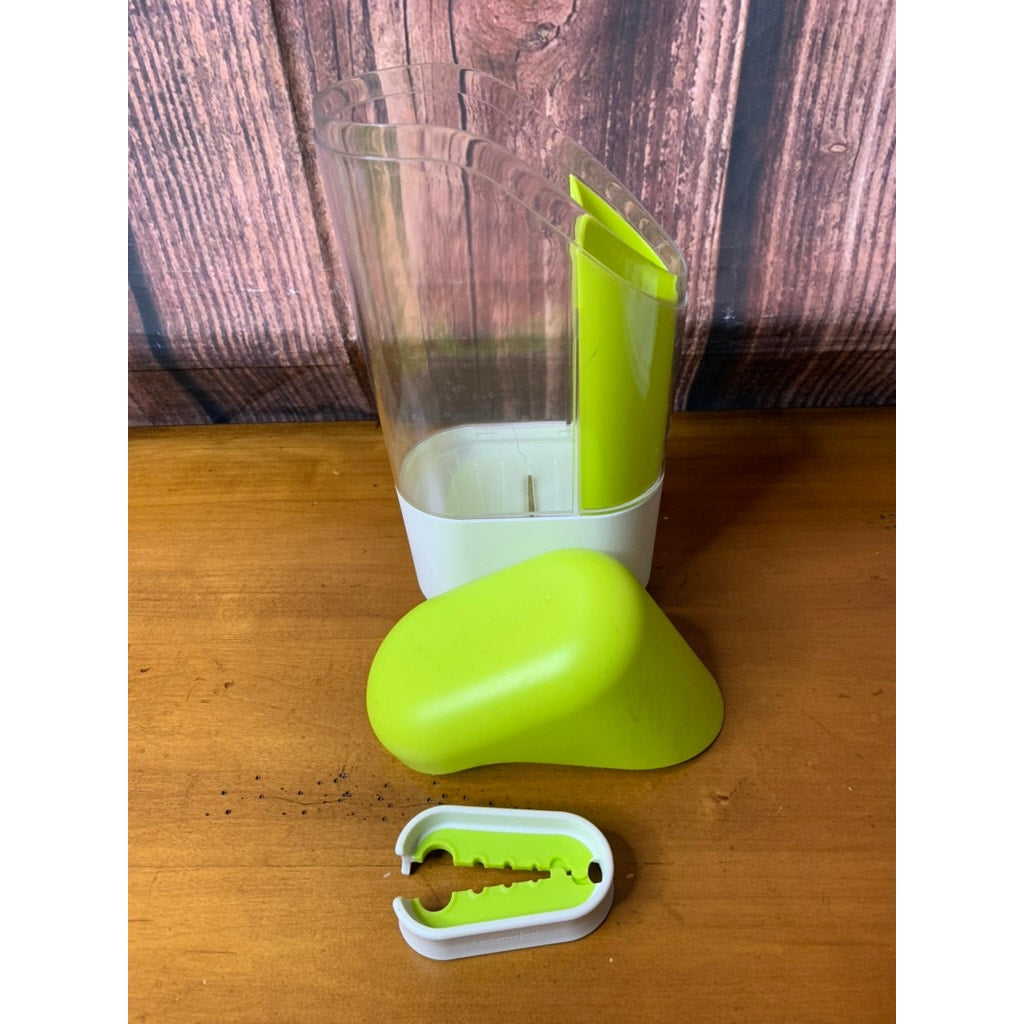 Pampered Chef Herb Keeper Fresh Herb Storage Container Green