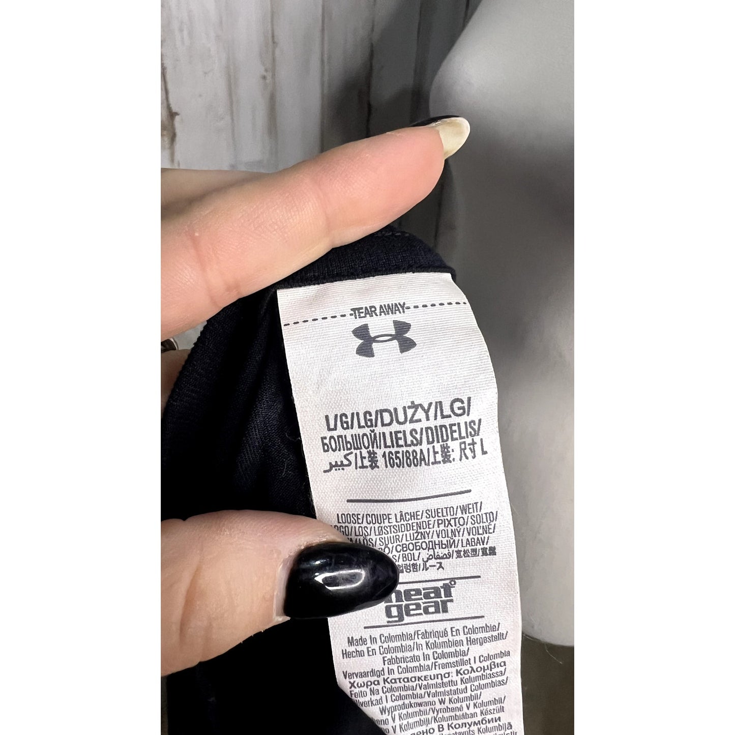 Under Armour Women's V-Neck Short Sleeve T-Shirt Black Size Large Casual