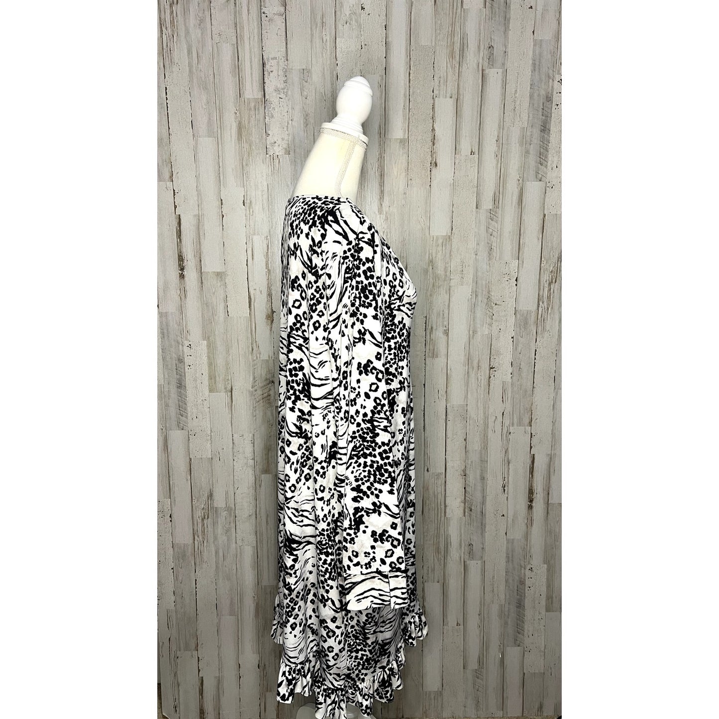 ASOS DESIGN Women's Size 16 Black Animal Print Long Sleeve Button Front Dress