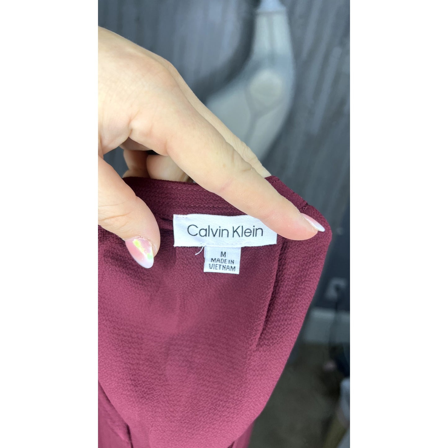 Calvin Klein Women's Size Medium Burgundy Flutter Sleeve V-Neck Blouse